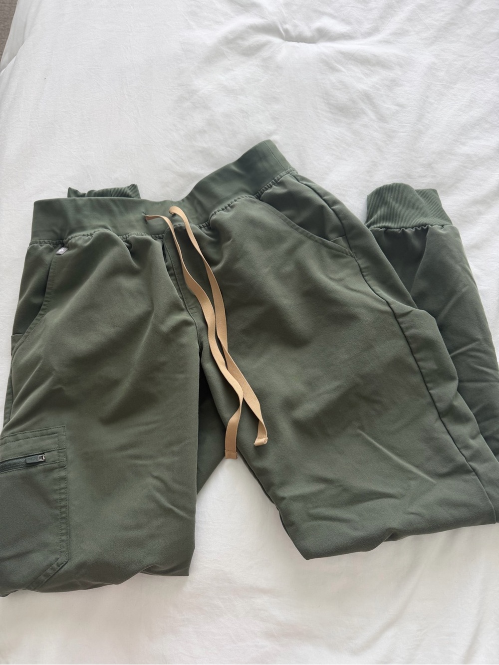 FIGS Zamora Jogger Scrub Pants in Moss Green - Picture 2 of 2